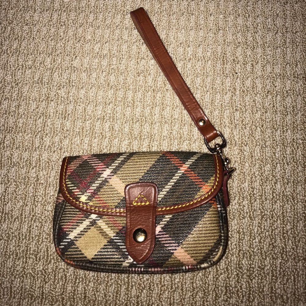 dooney & bourke wristlet